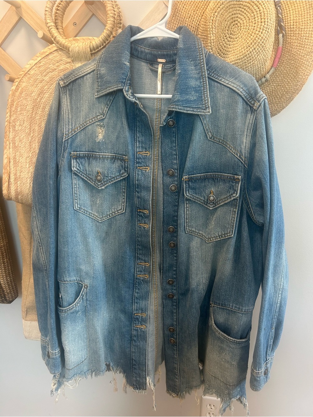 Free People Moon Child Faded Blue Distressed Denim Jacket Sz Small - Picture 9 of 13